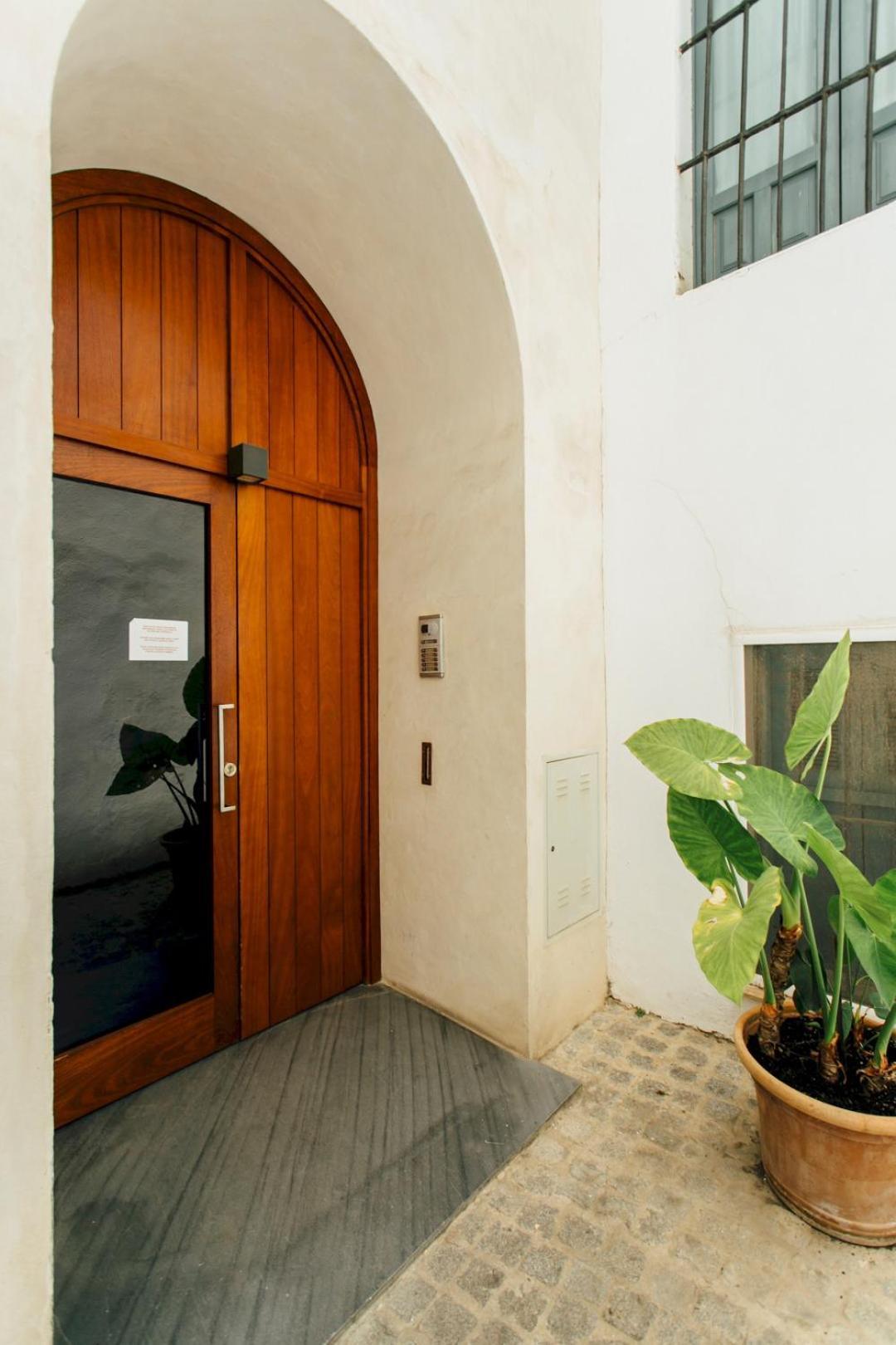 Apartmán Attic With Terrace- 1Bd 1Bth- Corral Del Rey Sevilla Exteriér fotografie