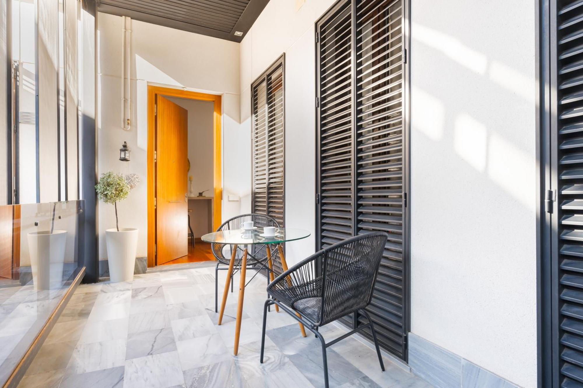 Apartmán Attic With Terrace- 1Bd 1Bth- Corral Del Rey Sevilla Exteriér fotografie