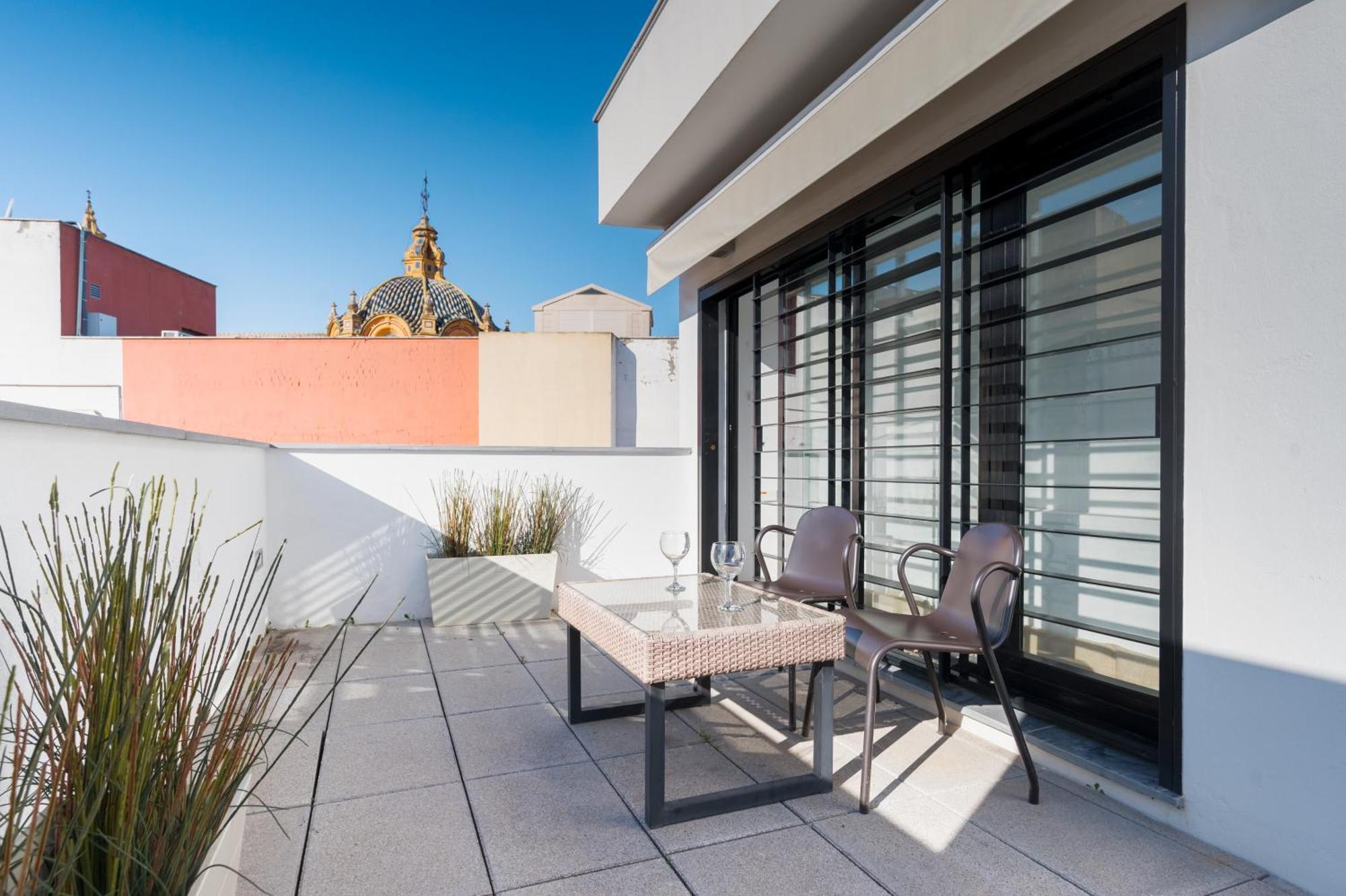 Apartmán Attic With Terrace- 1Bd 1Bth- Corral Del Rey Sevilla Exteriér fotografie