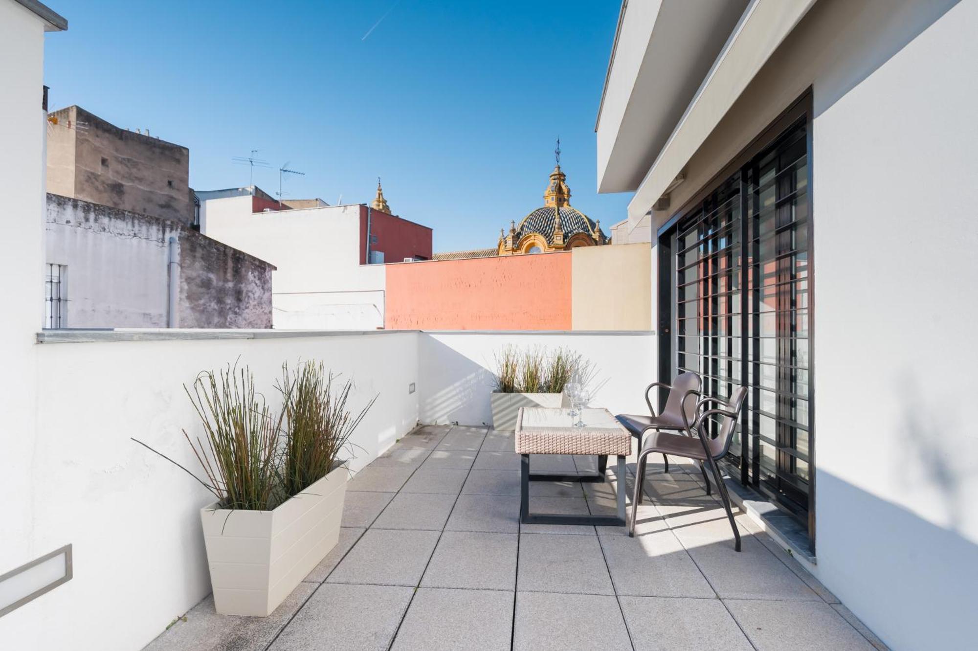 Apartmán Attic With Terrace- 1Bd 1Bth- Corral Del Rey Sevilla Exteriér fotografie