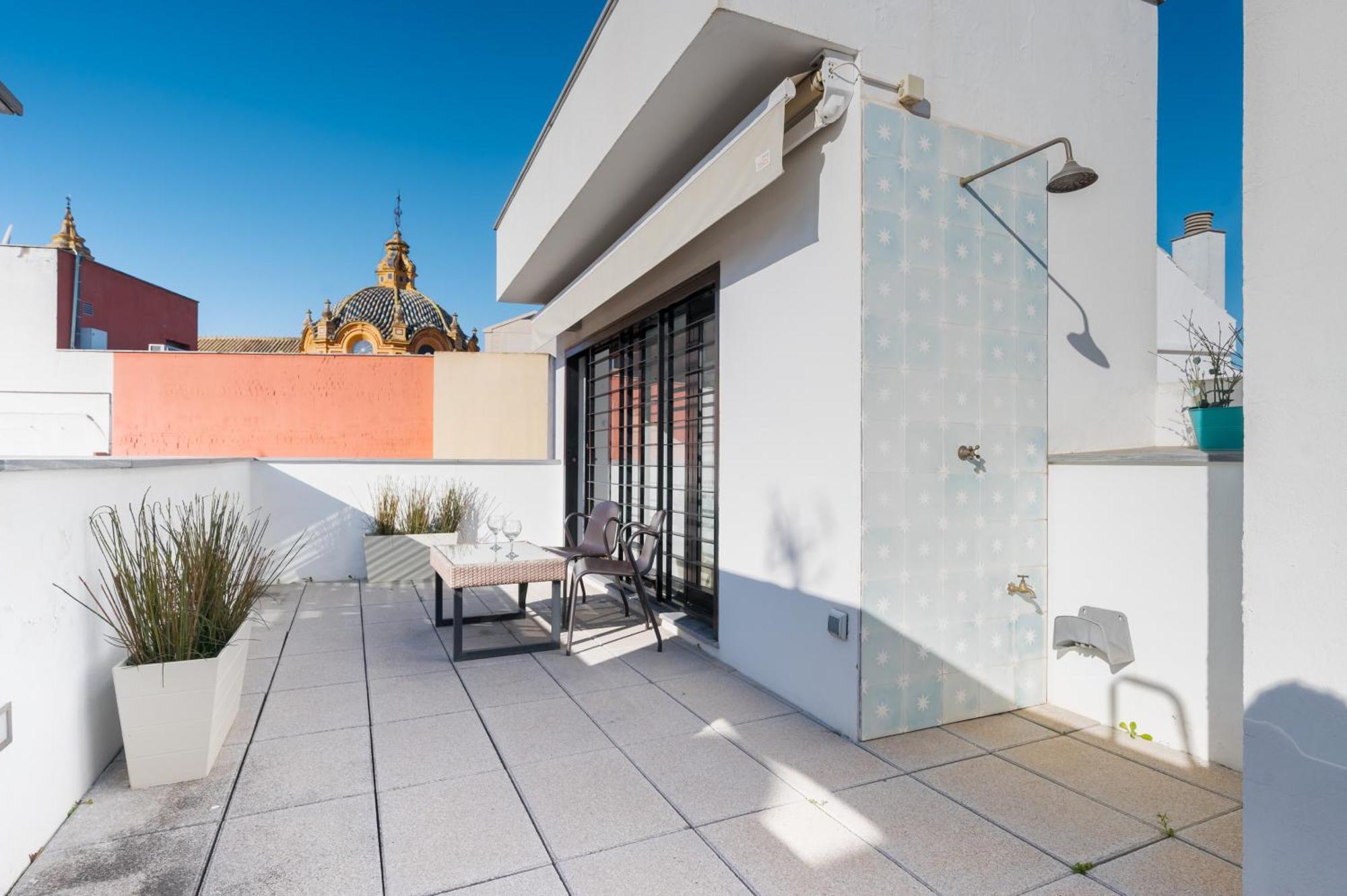 Apartmán Attic With Terrace- 1Bd 1Bth- Corral Del Rey Sevilla Exteriér fotografie