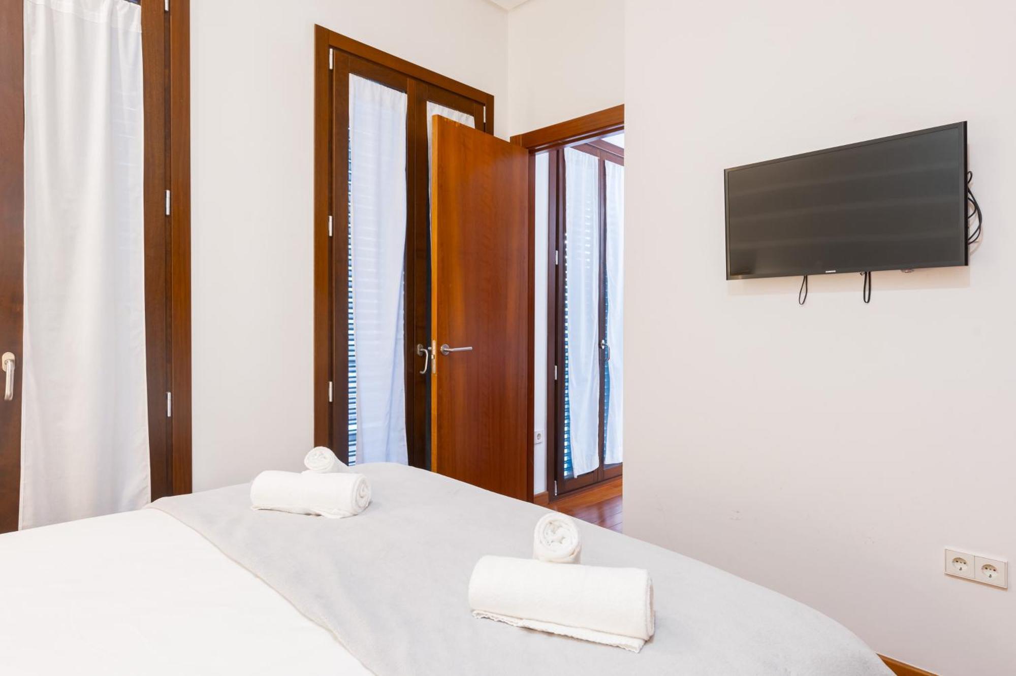 Apartmán Attic With Terrace- 1Bd 1Bth- Corral Del Rey Sevilla Exteriér fotografie
