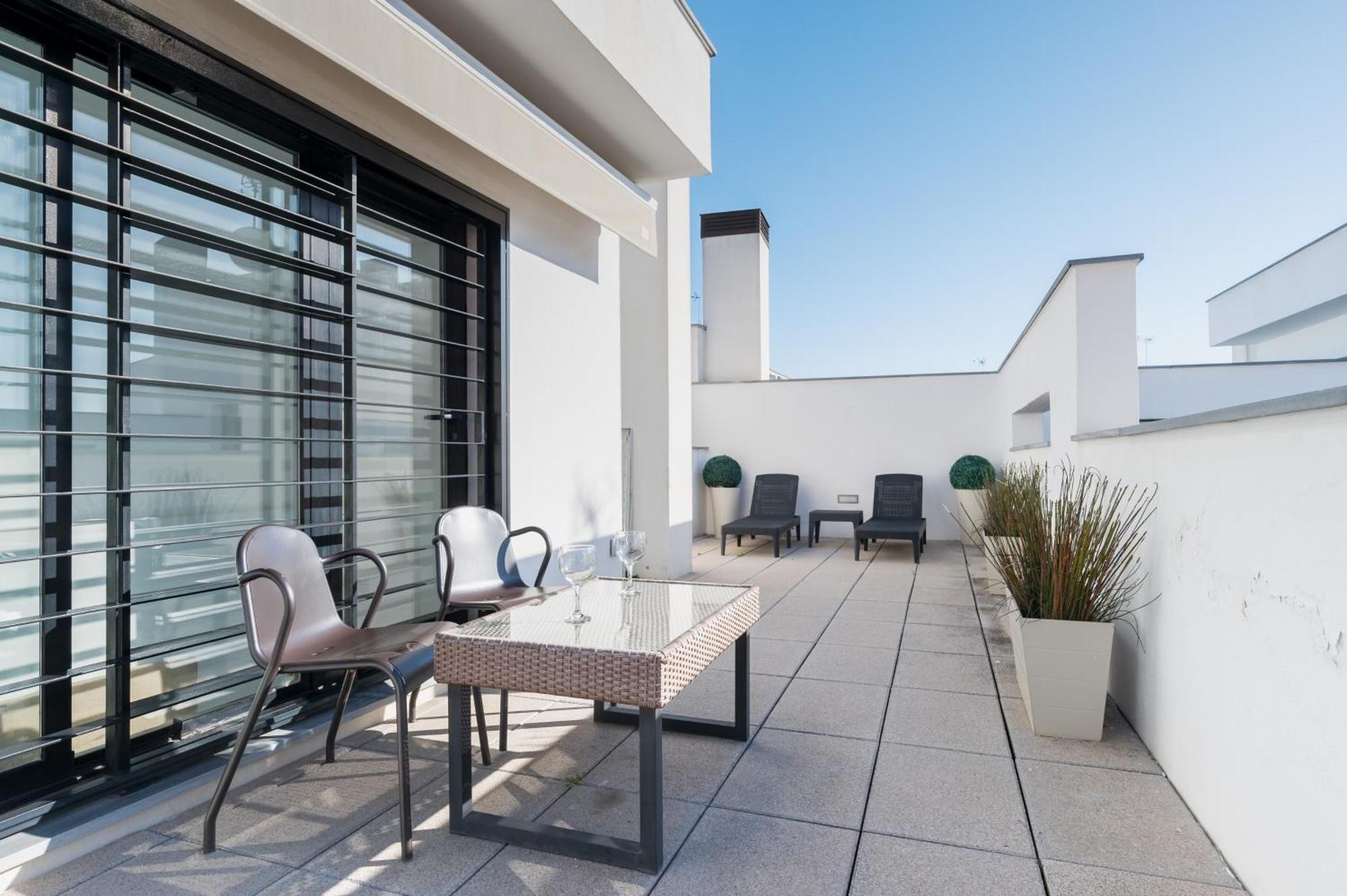 Apartmán Attic With Terrace- 1Bd 1Bth- Corral Del Rey Sevilla Exteriér fotografie