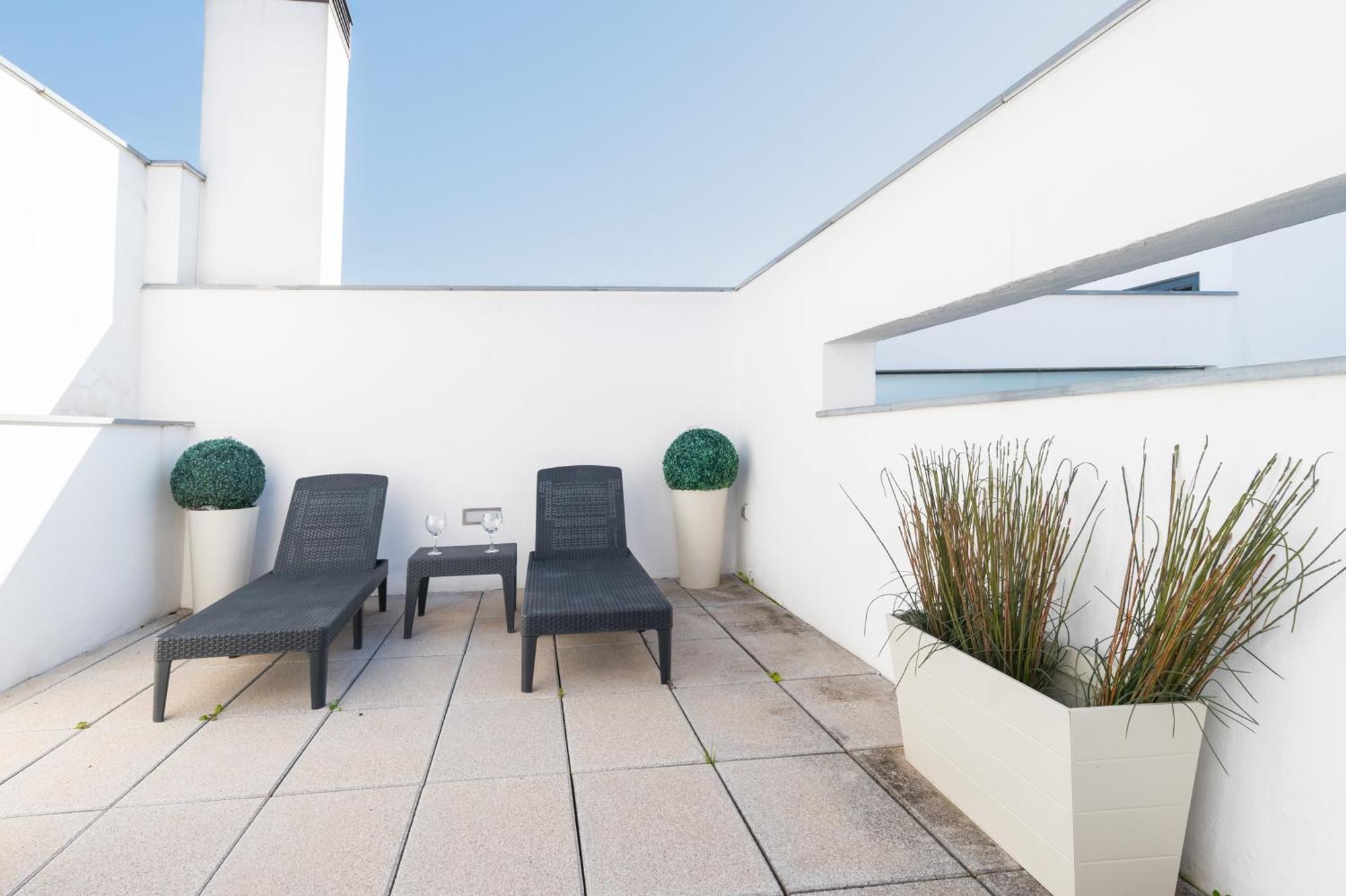 Apartmán Attic With Terrace- 1Bd 1Bth- Corral Del Rey Sevilla Exteriér fotografie